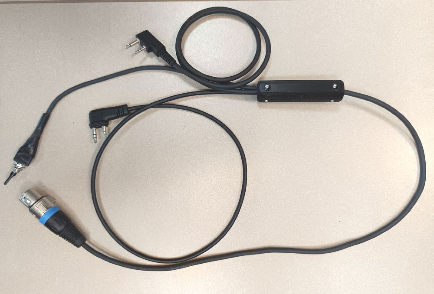 Umschalt-Adapterkabel für LUH-Serie, ICOM IC-A16E u.ä.   YAESU/Standard - Winkel, 4 pol. XLR